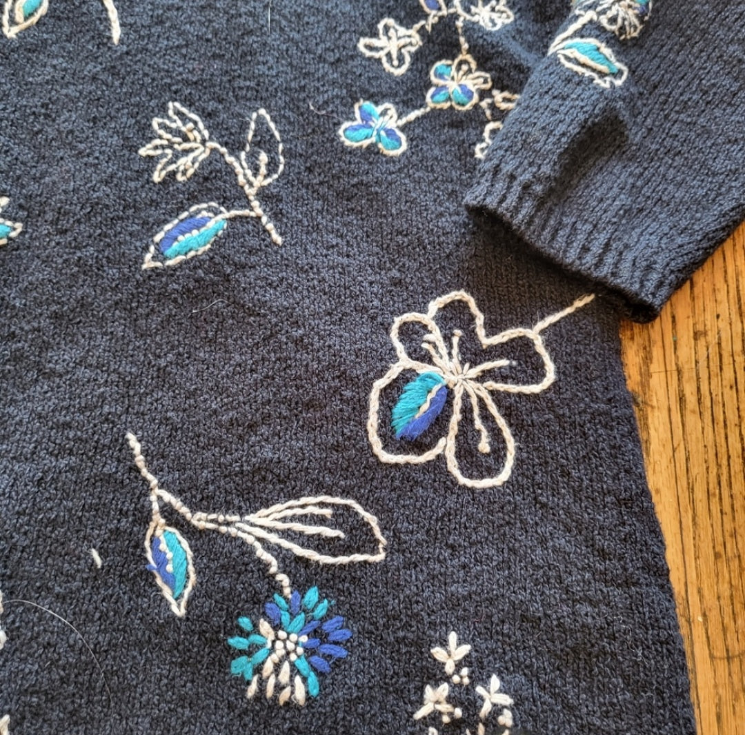 Laura Ashley Floral Embroidered Sweater Size Small Vintage Vibes 607