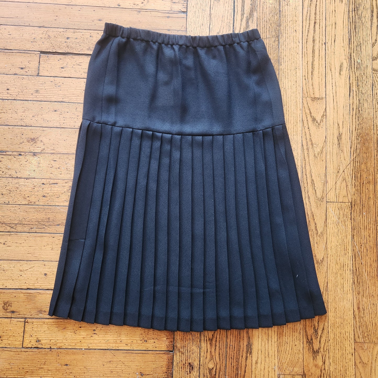 Leslie Fay Collections Vintage Pleated Midi Black Elastic Waistband Skirt Size 8  Vintage Vibes Boutique   