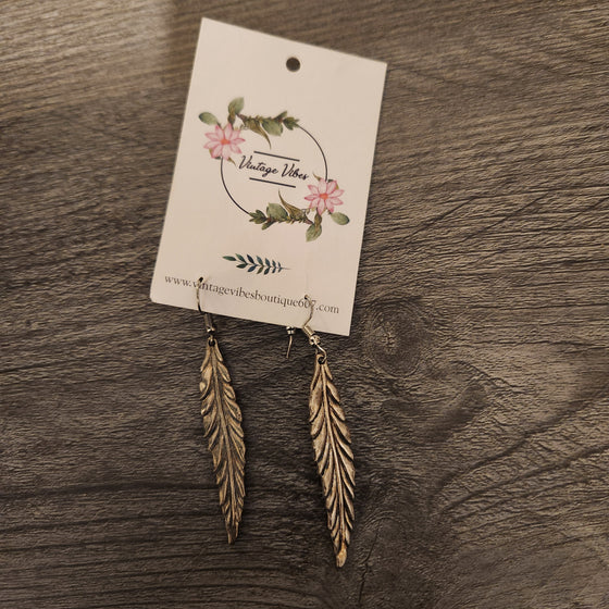 Pointed Feather Earrings Vintage Vibes Boutique