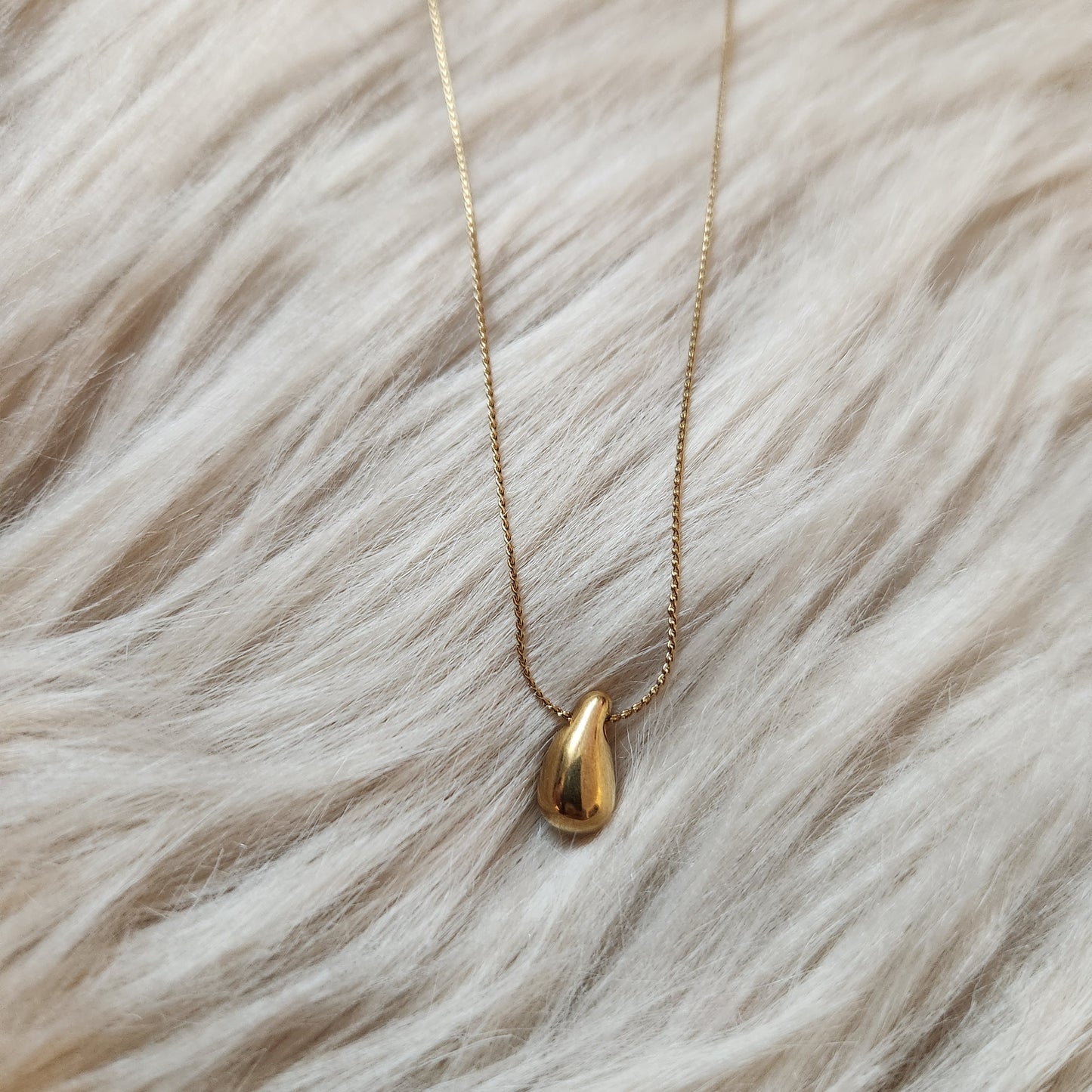 Gold Tear Drop Necklace Vintage Vibes Boutique