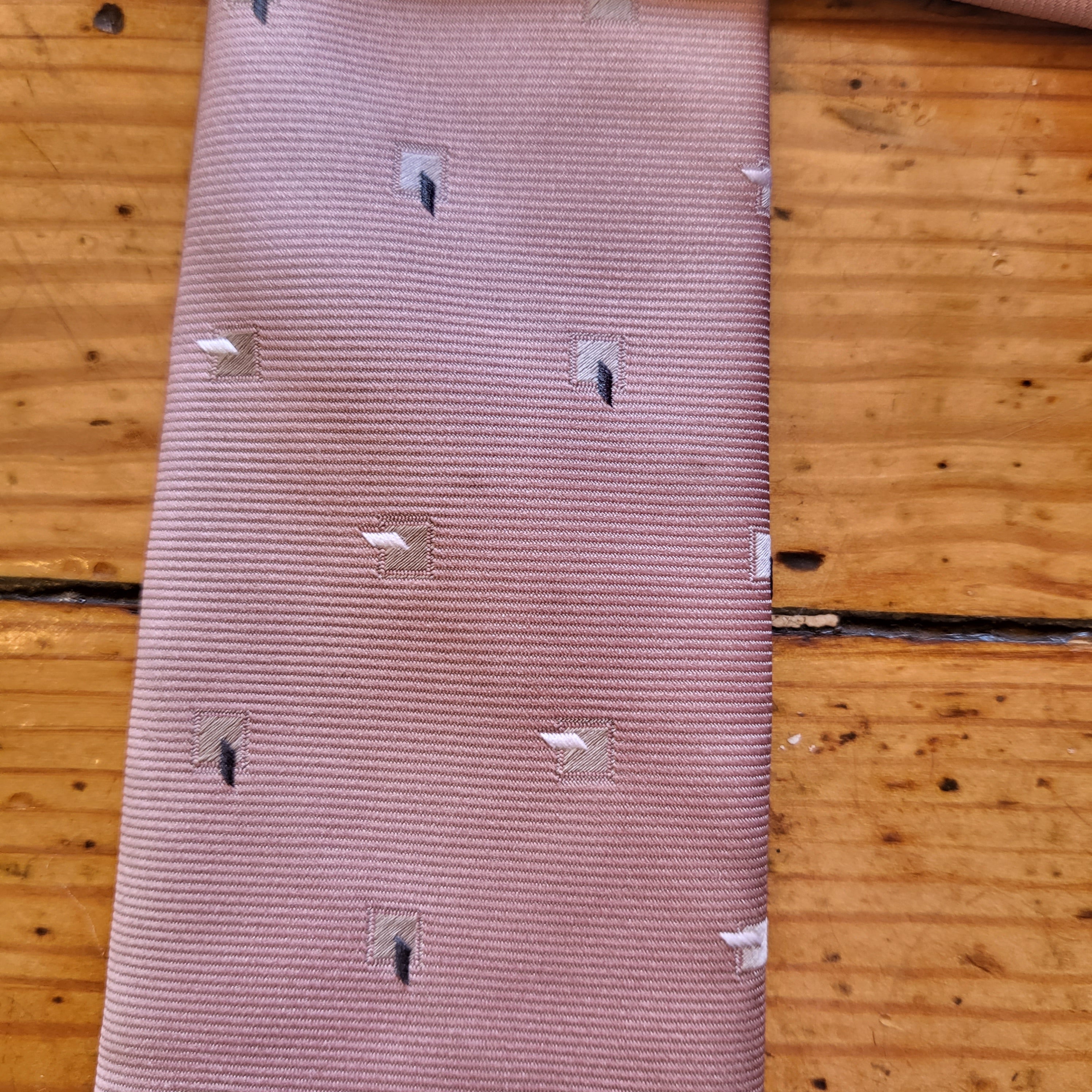 Oscar de la Renta Tie  Vintage Vibes 607   