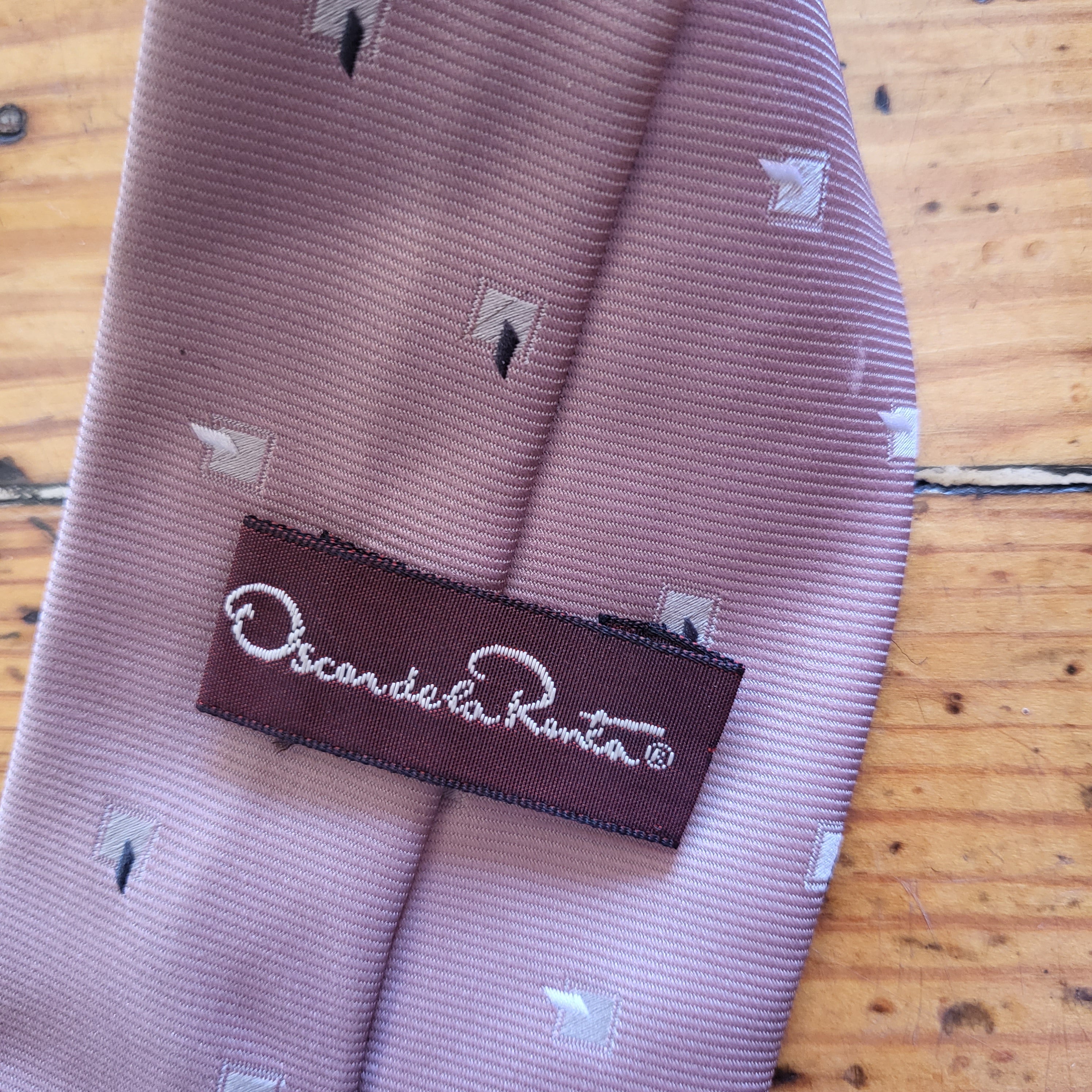 Oscar de la Renta Tie  Vintage Vibes 607   