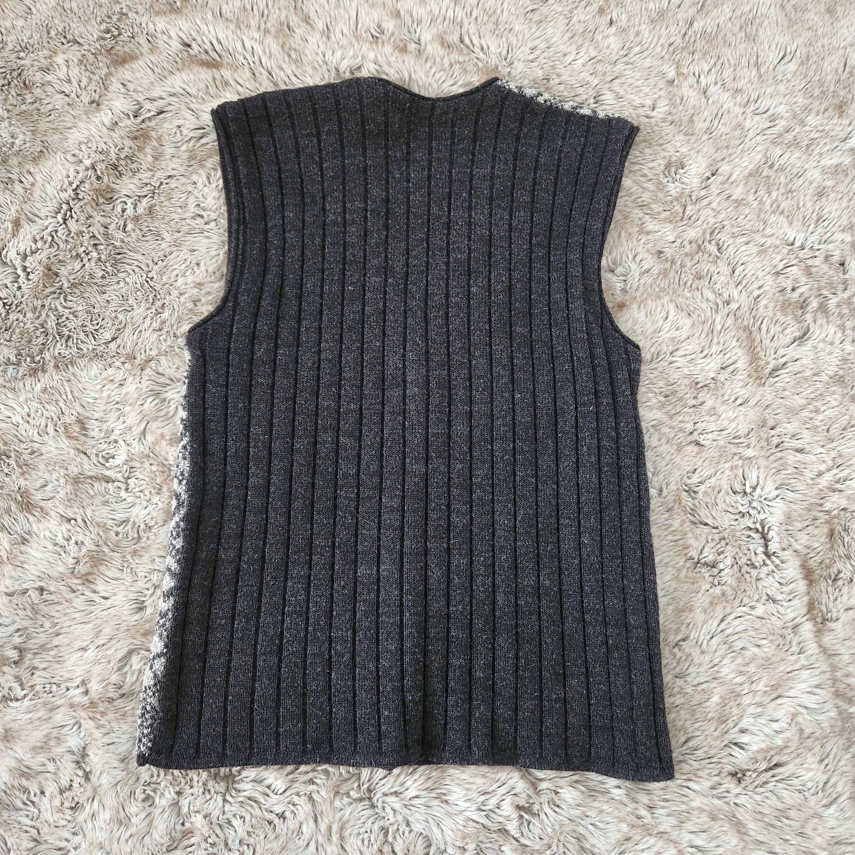 Donna Maurizio Vintage Gray and White Diamond Print Sweater Vest Size Large