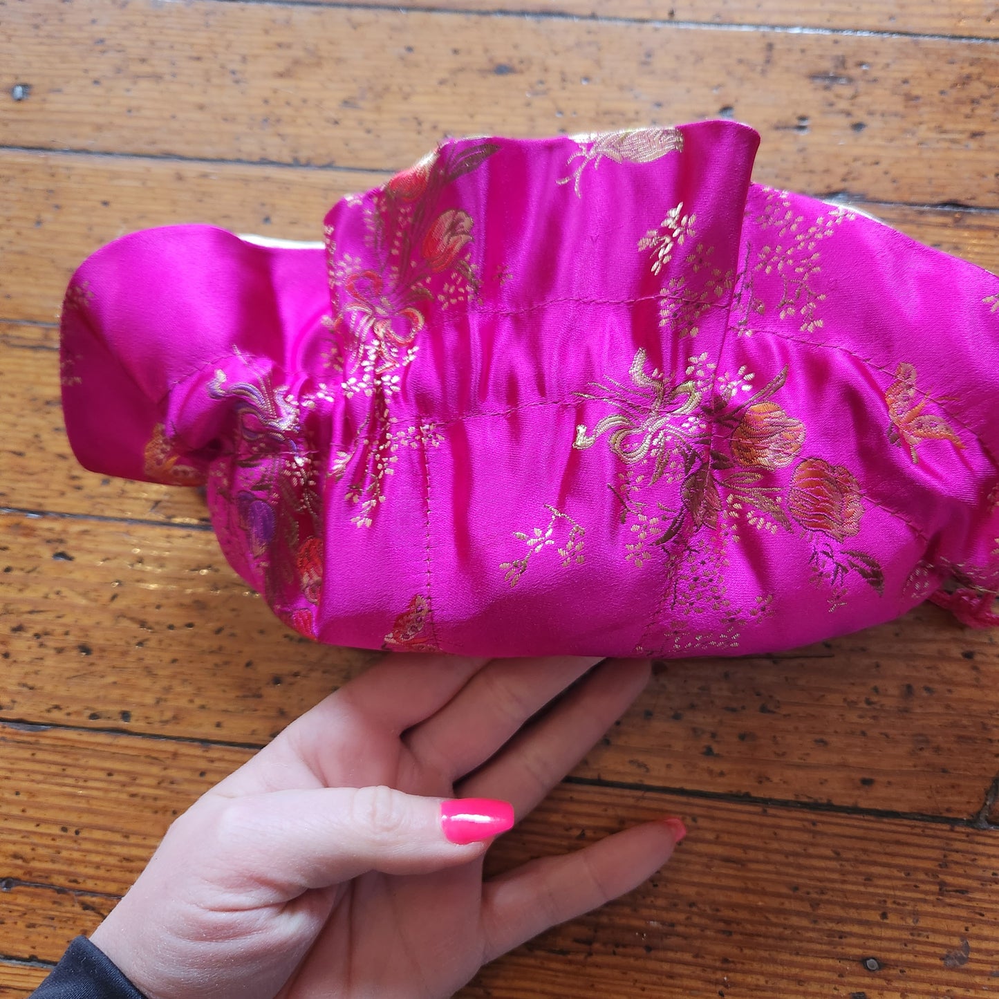 Tozai Home Vintage Y2K Pink Embroidered Silk Oriental Potli Drawstring Bag  Vintage Vibes Boutique   