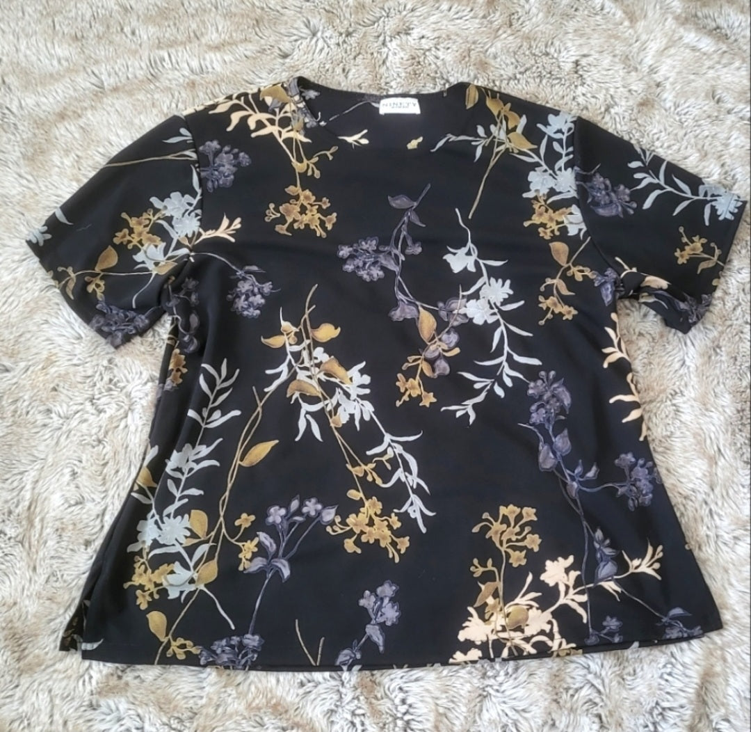 Ninety Woman Floral Top Size 2X  Vintage Vibes 607   