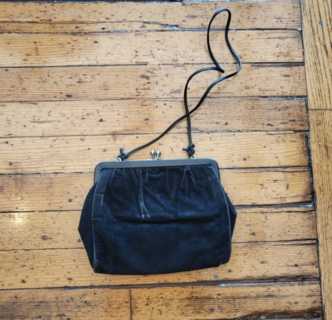 Vintage Clasp Closure Purse Black  Vintage Vibes 607   