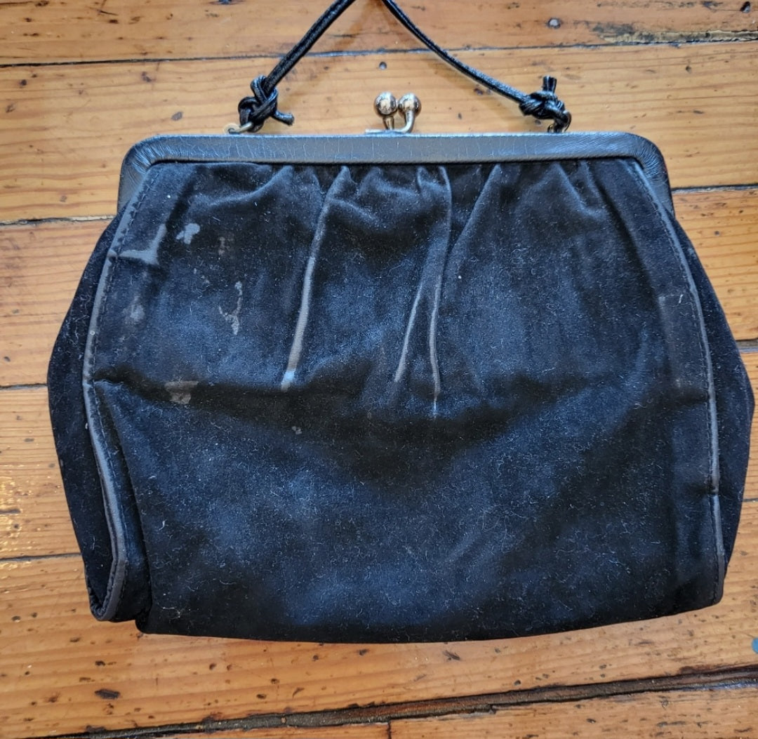 Vintage Clasp Closure Purse Black  Vintage Vibes 607   
