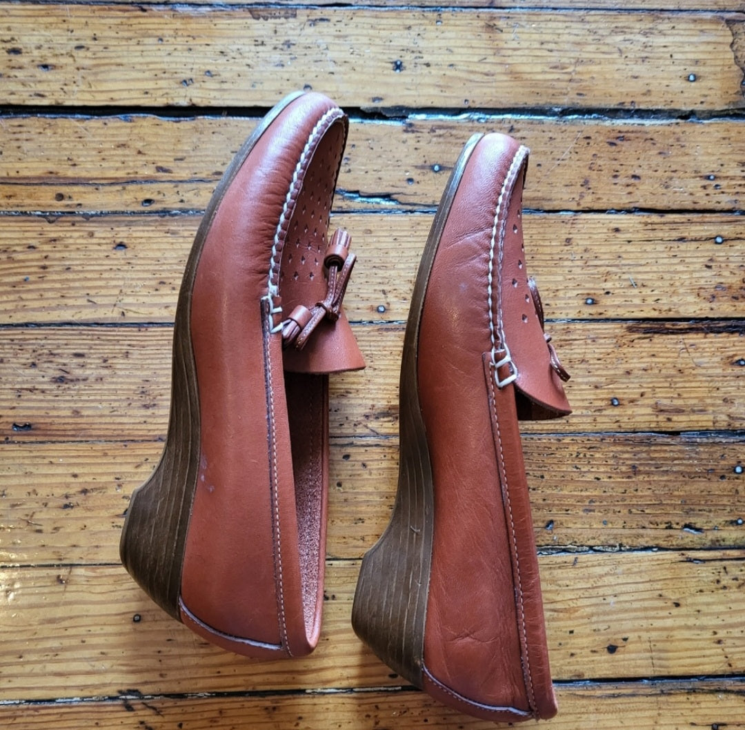 Dexter Vintage Camel Brown Leather Heeled Loafers Made In USA Size 9